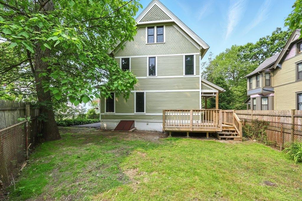 163 Thompson St, Springfield, MA 01109