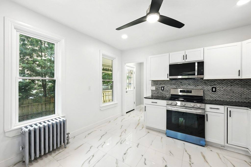 163 Thompson St, Springfield, MA 01109