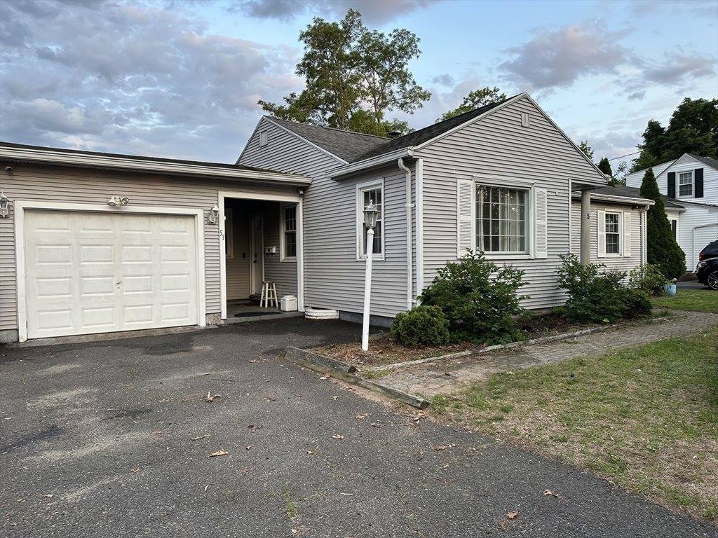 53 Canton St, Springfield, MA 01104