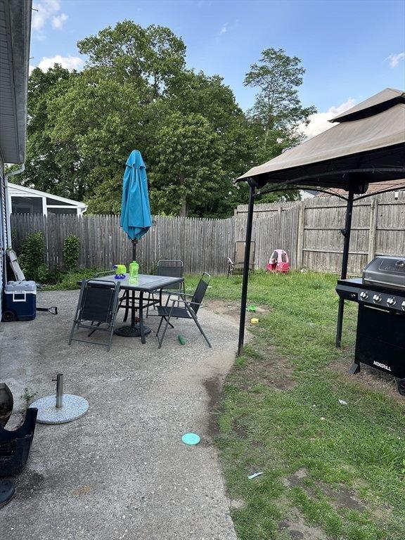 53 Canton St, Springfield, MA 01104