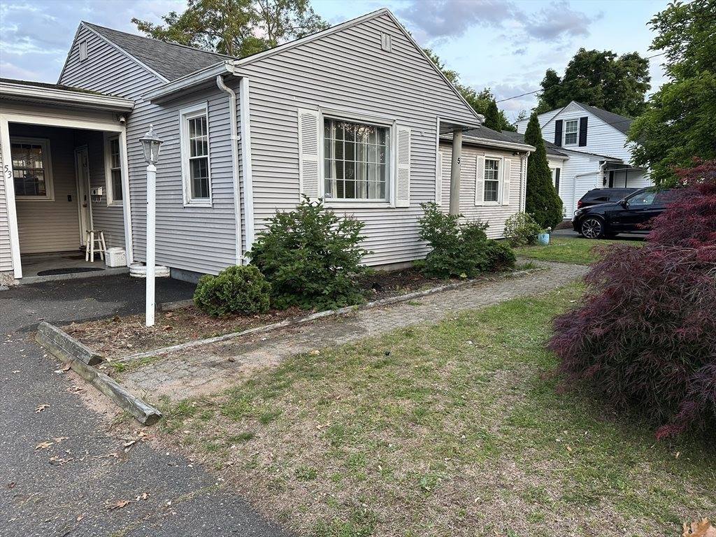 53 Canton St, Springfield, MA 01104