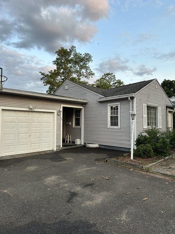 53 Canton St, Springfield, MA 01104