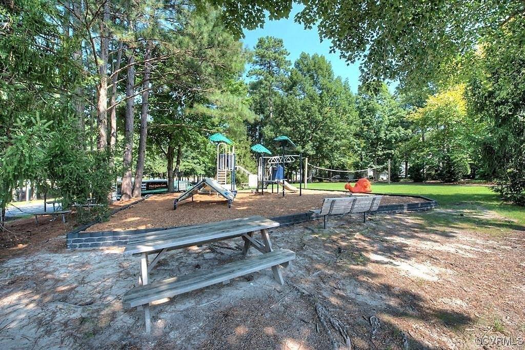 12078 Foxfield Circle, Henrico County, VA 23233