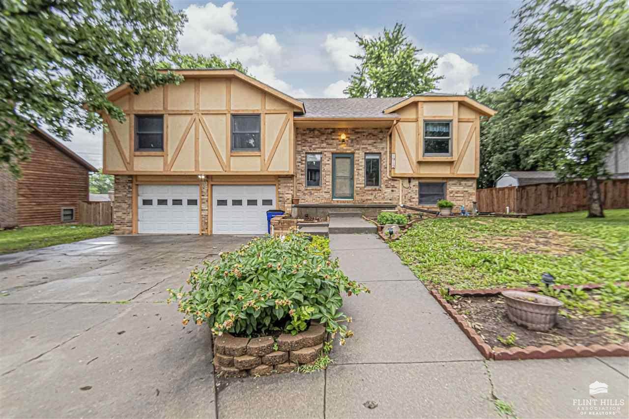 1912 Winona Circle, Junction City, KS 66441