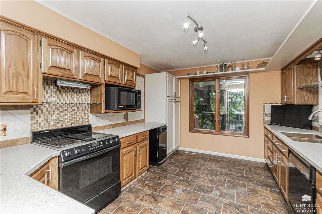 1912 Winona Circle, Junction City, KS 66441