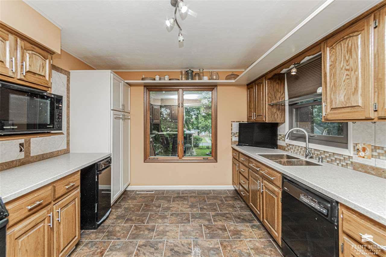 1912 Winona Circle, Junction City, KS 66441