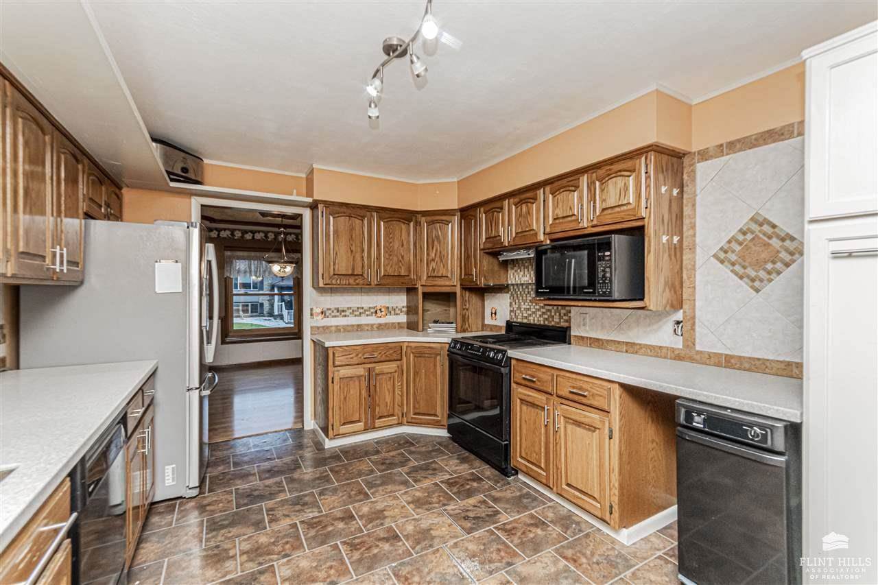 1912 Winona Circle, Junction City, KS 66441