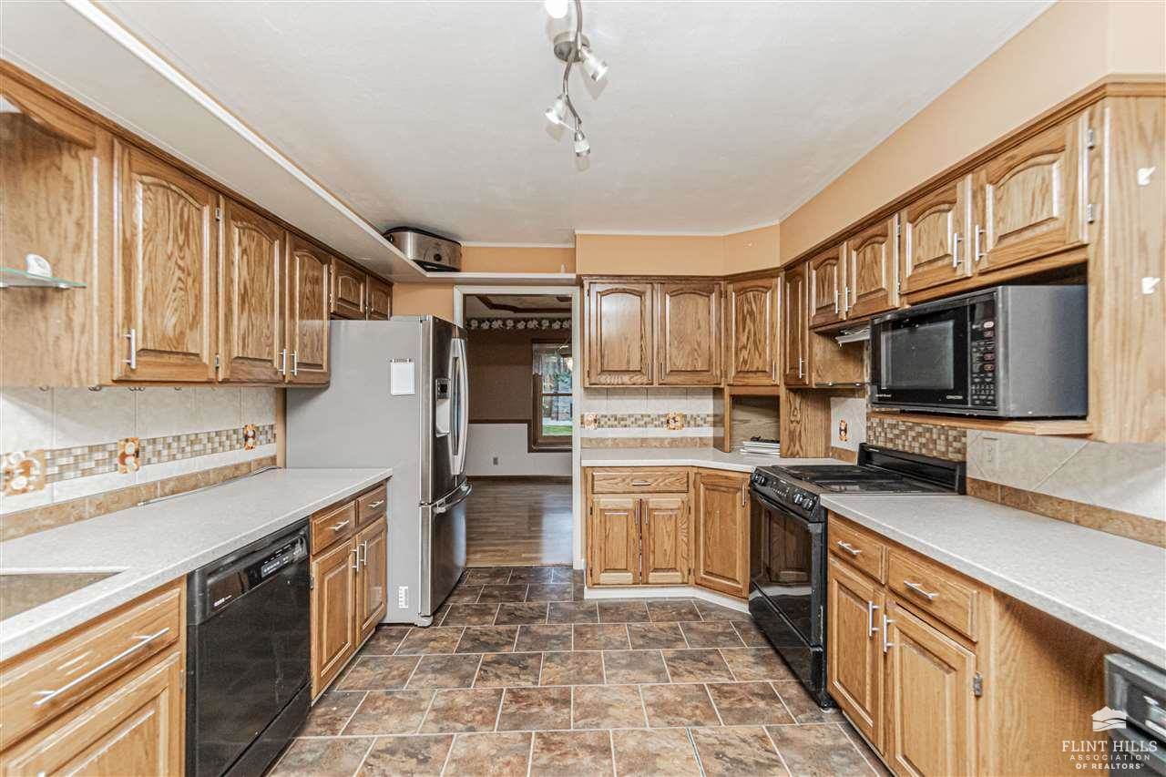 1912 Winona Circle, Junction City, KS 66441