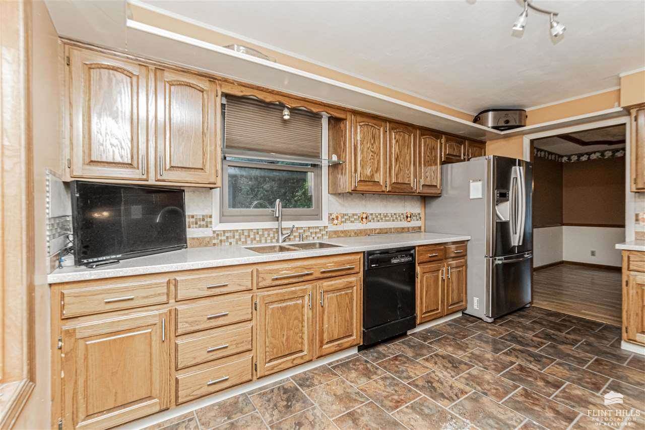 1912 Winona Circle, Junction City, KS 66441