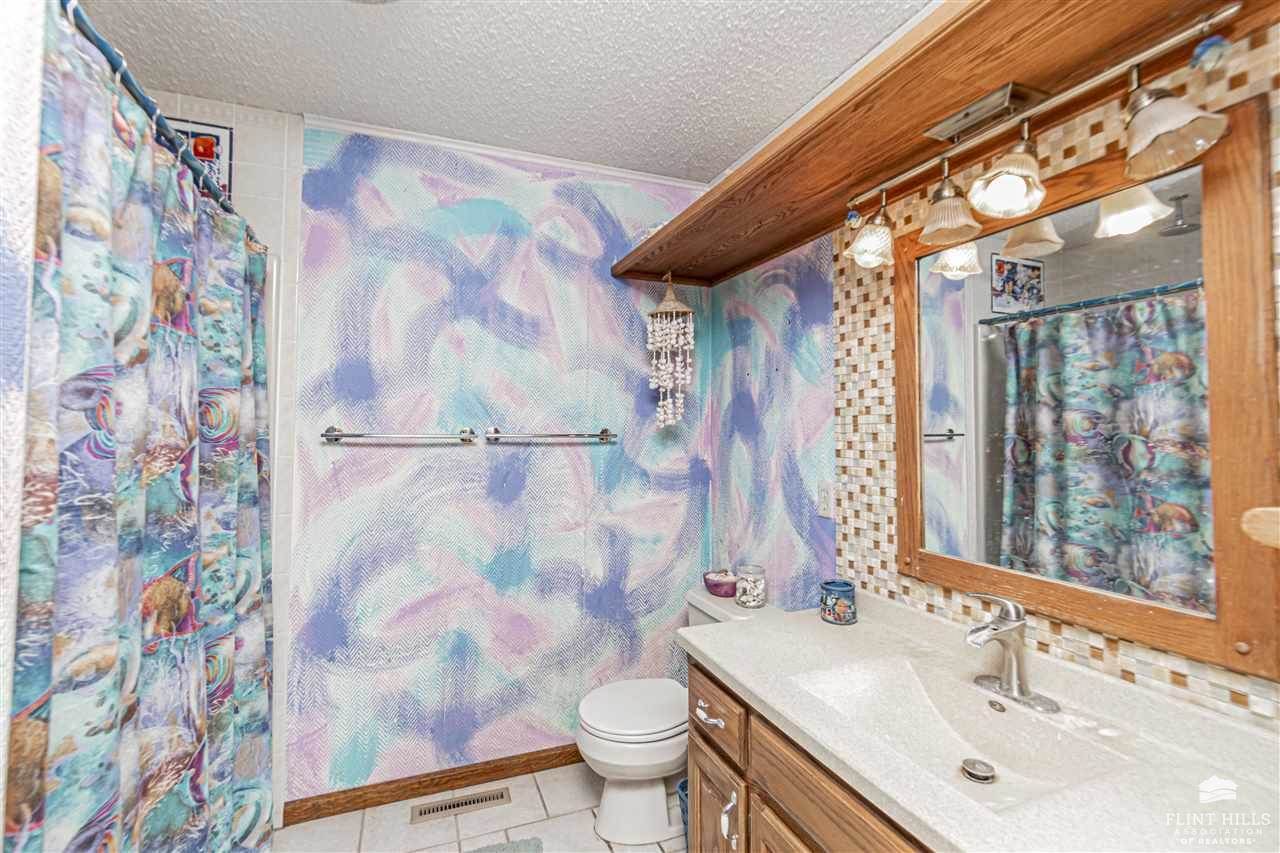 1912 Winona Circle, Junction City, KS 66441