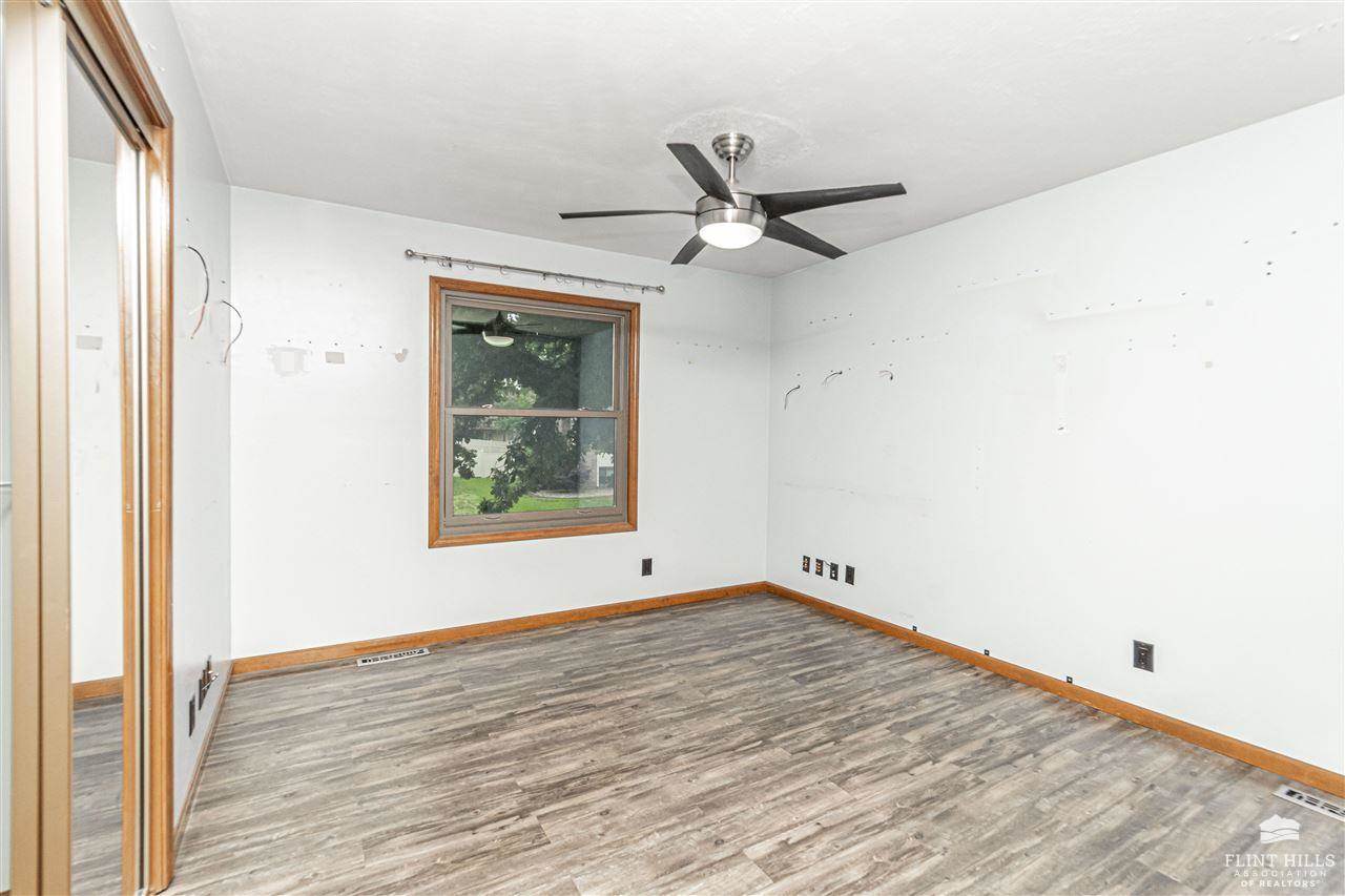 1912 Winona Circle, Junction City, KS 66441