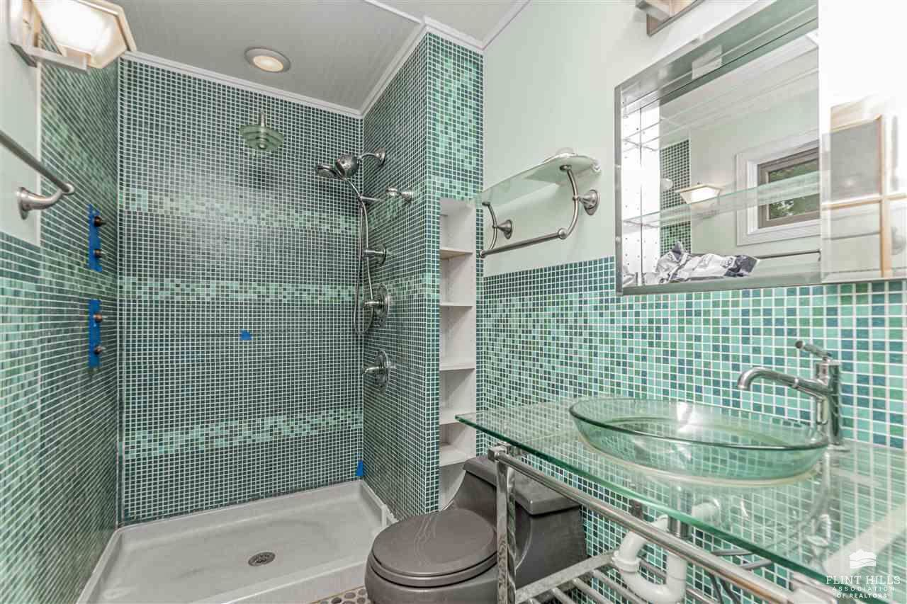 1912 Winona Circle, Junction City, KS 66441