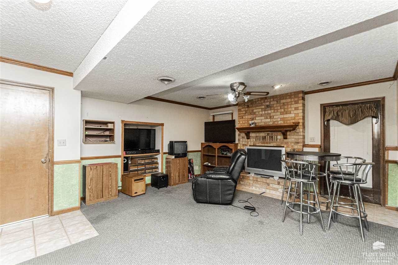 1912 Winona Circle, Junction City, KS 66441