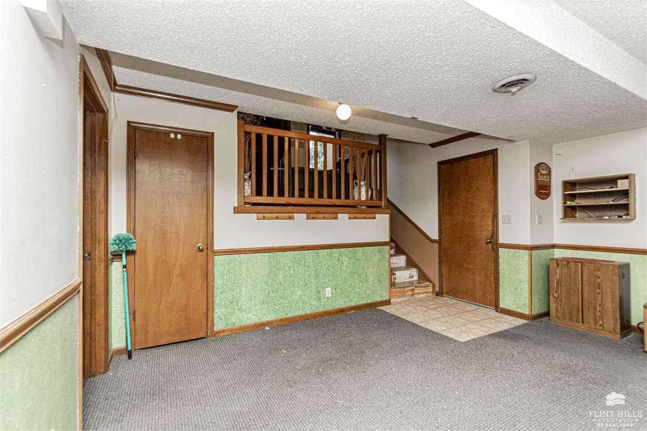 1912 Winona Circle, Junction City, KS 66441