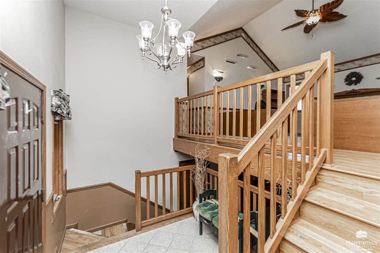 1912 Winona Circle, Junction City, KS 66441