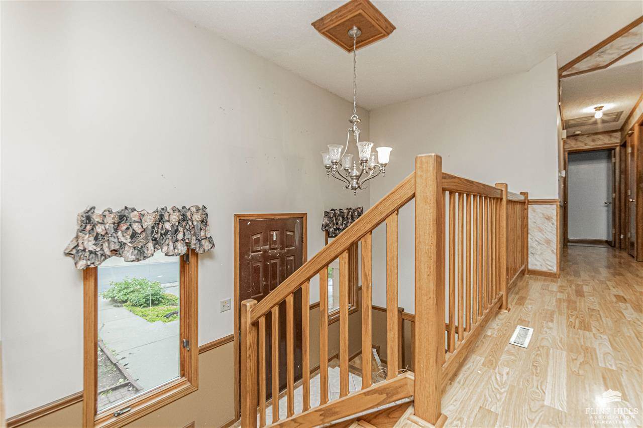 1912 Winona Circle, Junction City, KS 66441