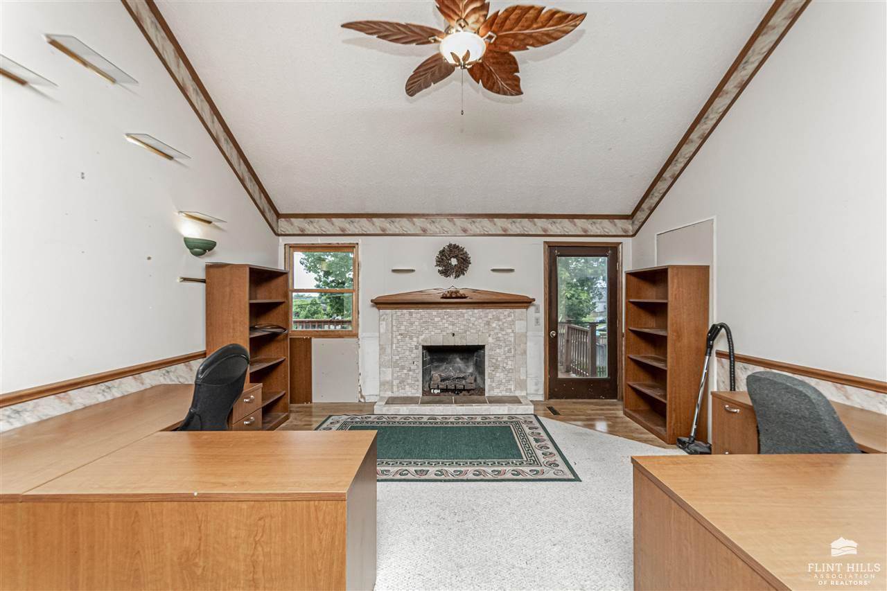 1912 Winona Circle, Junction City, KS 66441