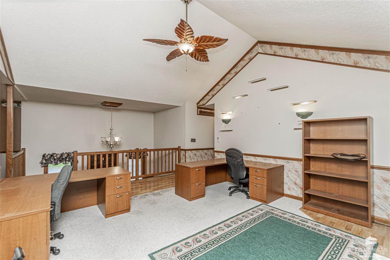 1912 Winona Circle, Junction City, KS 66441