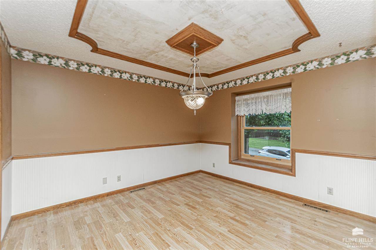 1912 Winona Circle, Junction City, KS 66441