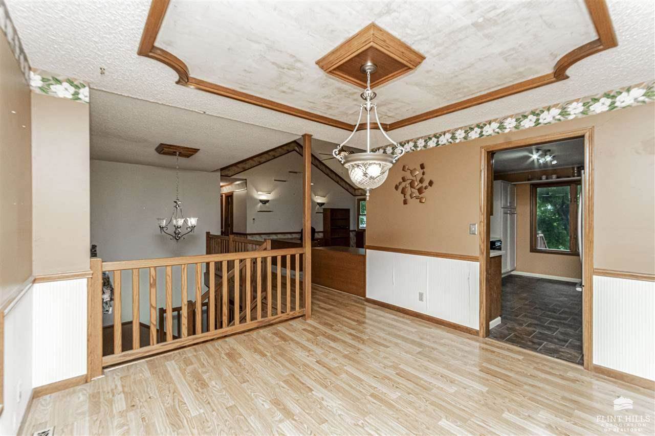 1912 Winona Circle, Junction City, KS 66441