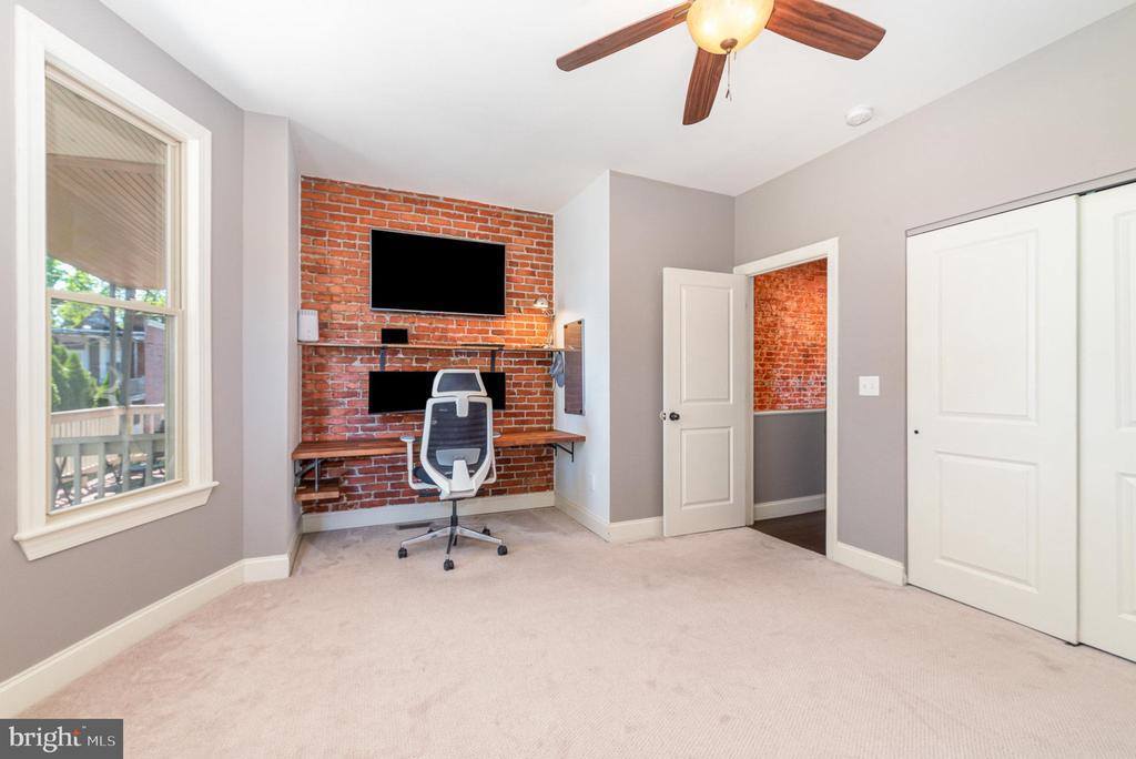 2015 Green Street, Harrisburg, PA 17102