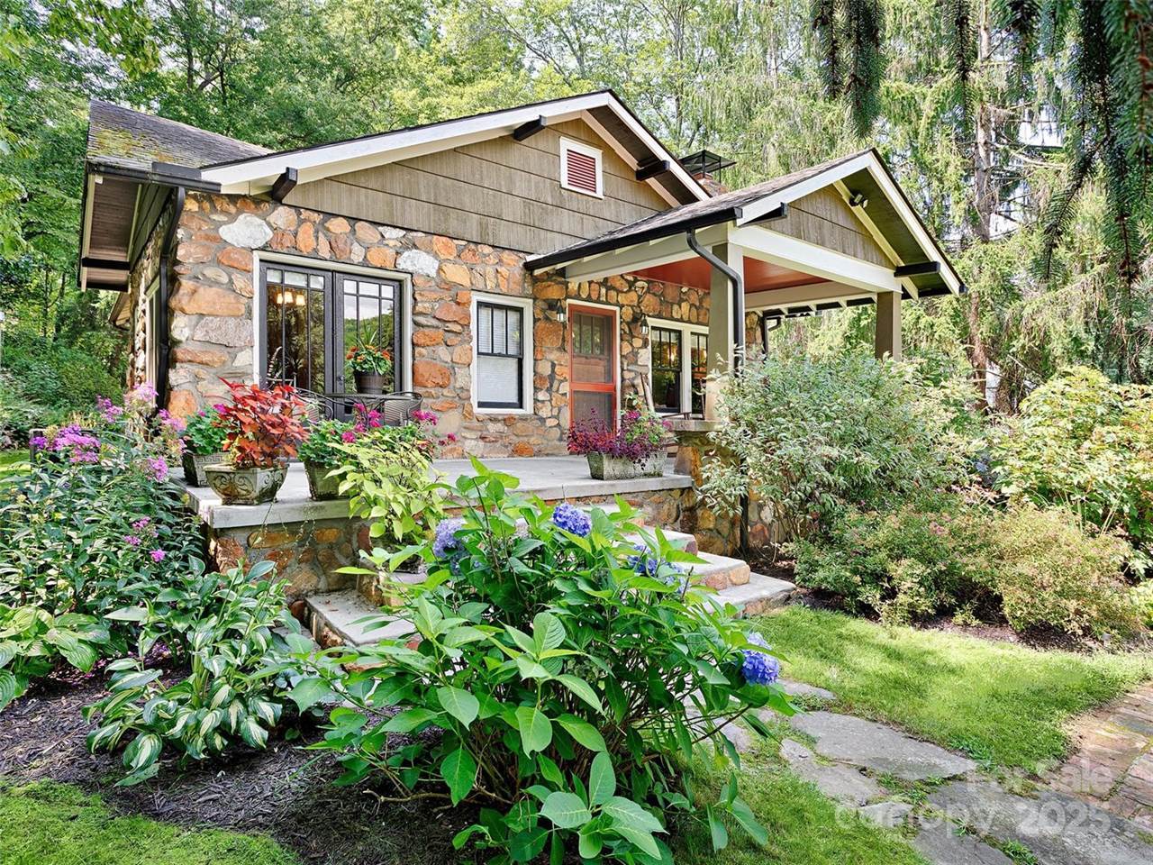 24 Shelton Street, Waynesville, NC 28786