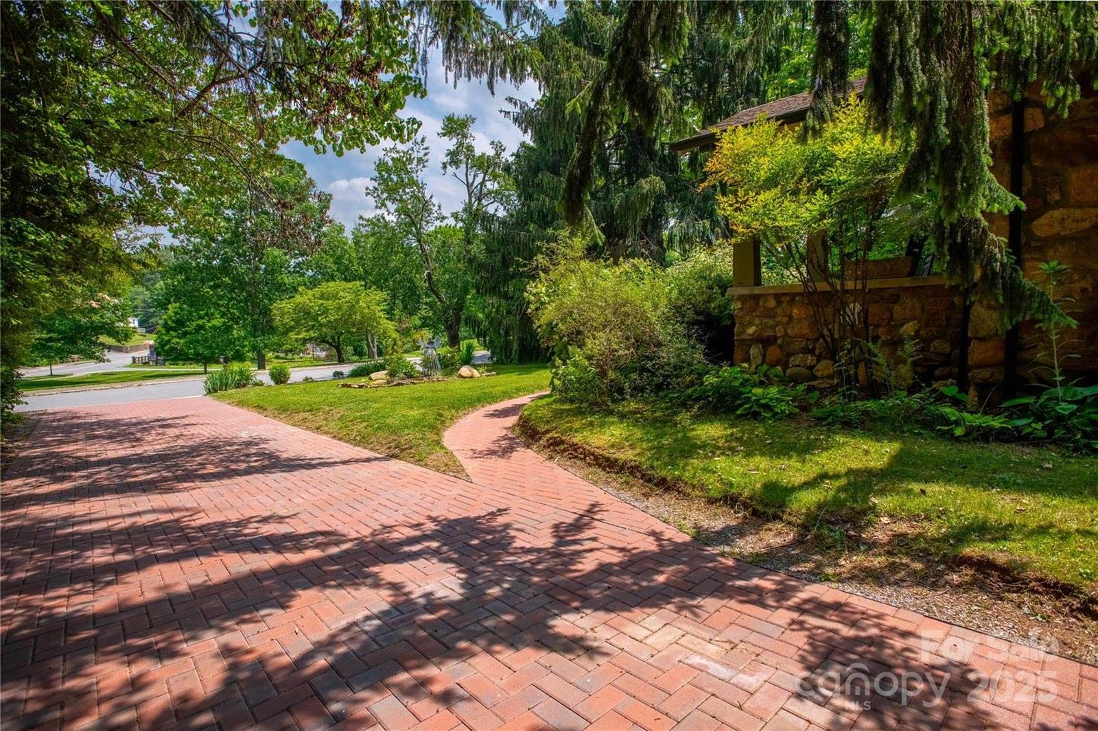 24 Shelton Street, Waynesville, NC 28786