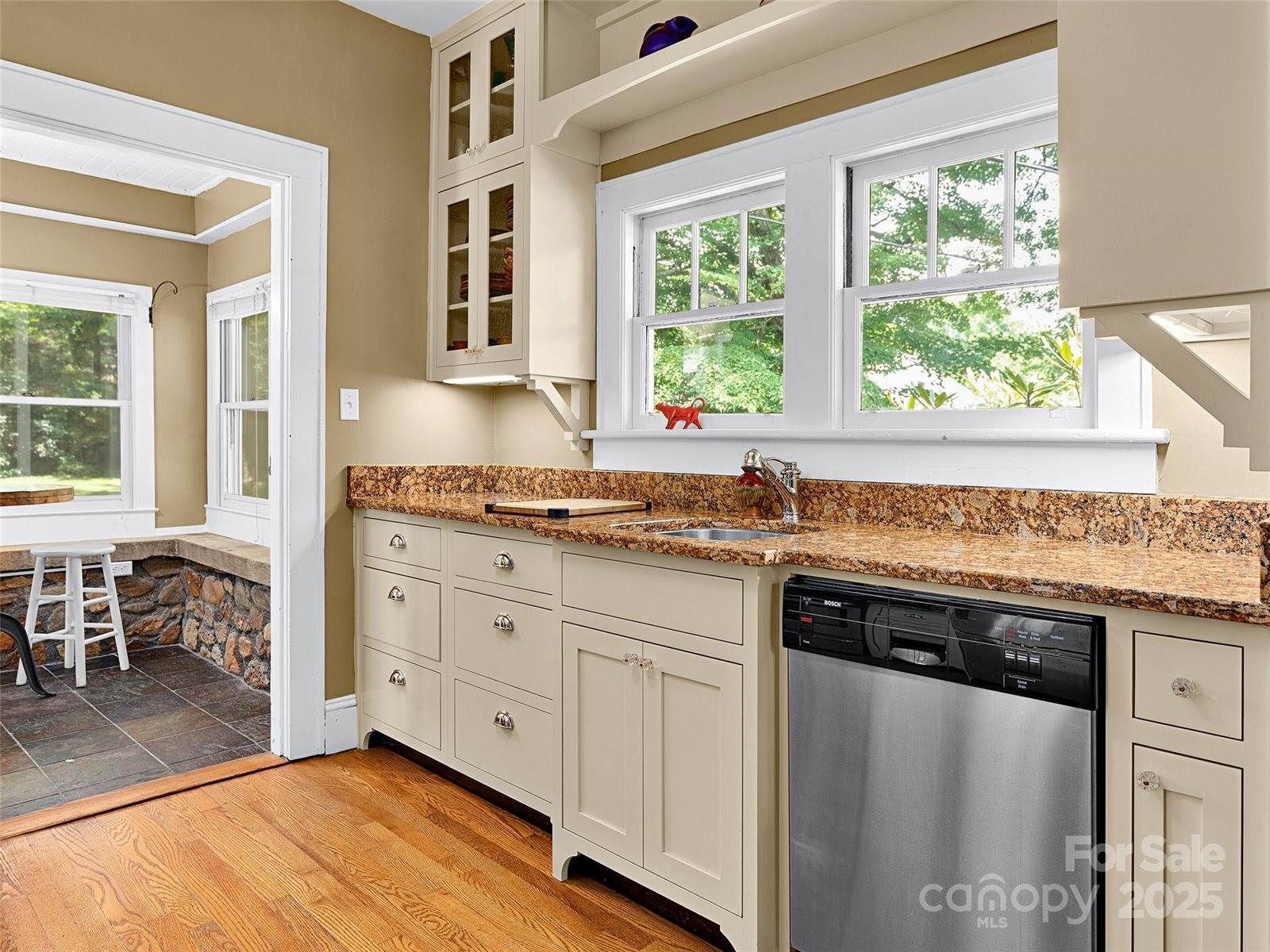 24 Shelton Street, Waynesville, NC 28786