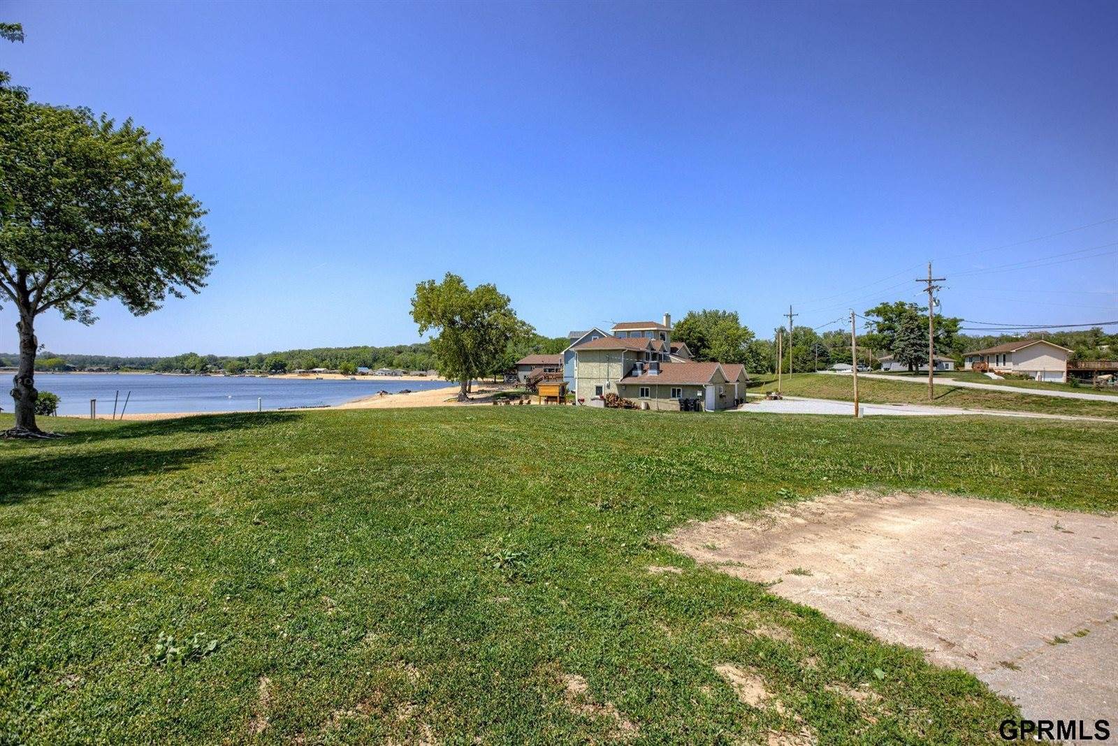 17214 Chalet Drive, Bellevue, NE 68123