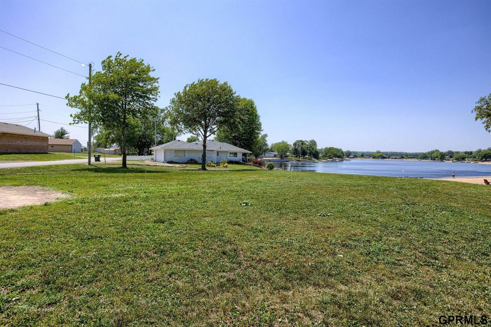 17214 Chalet Drive, Bellevue, NE 68123