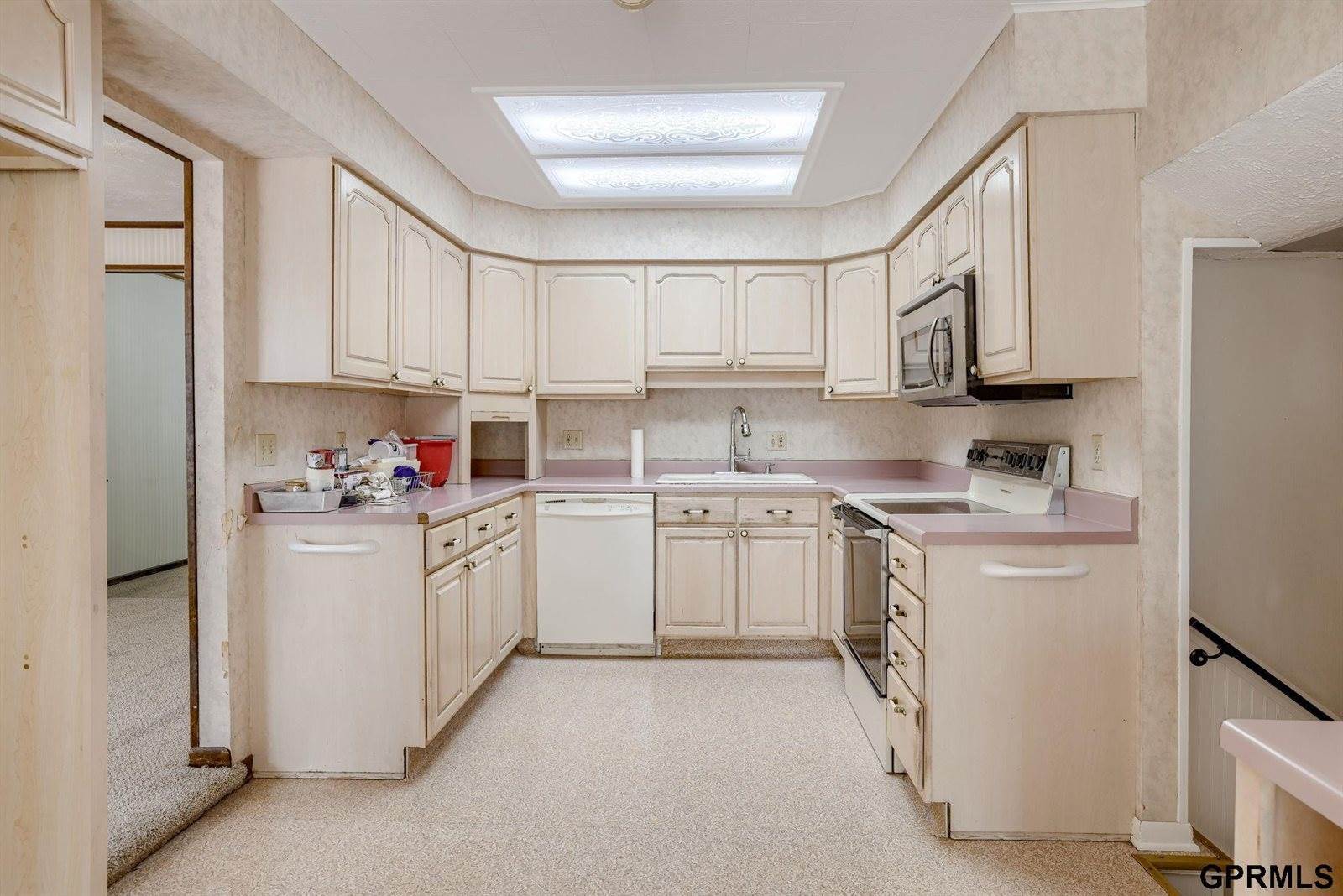 5617 South 93rd Street, Omaha, NE 68127