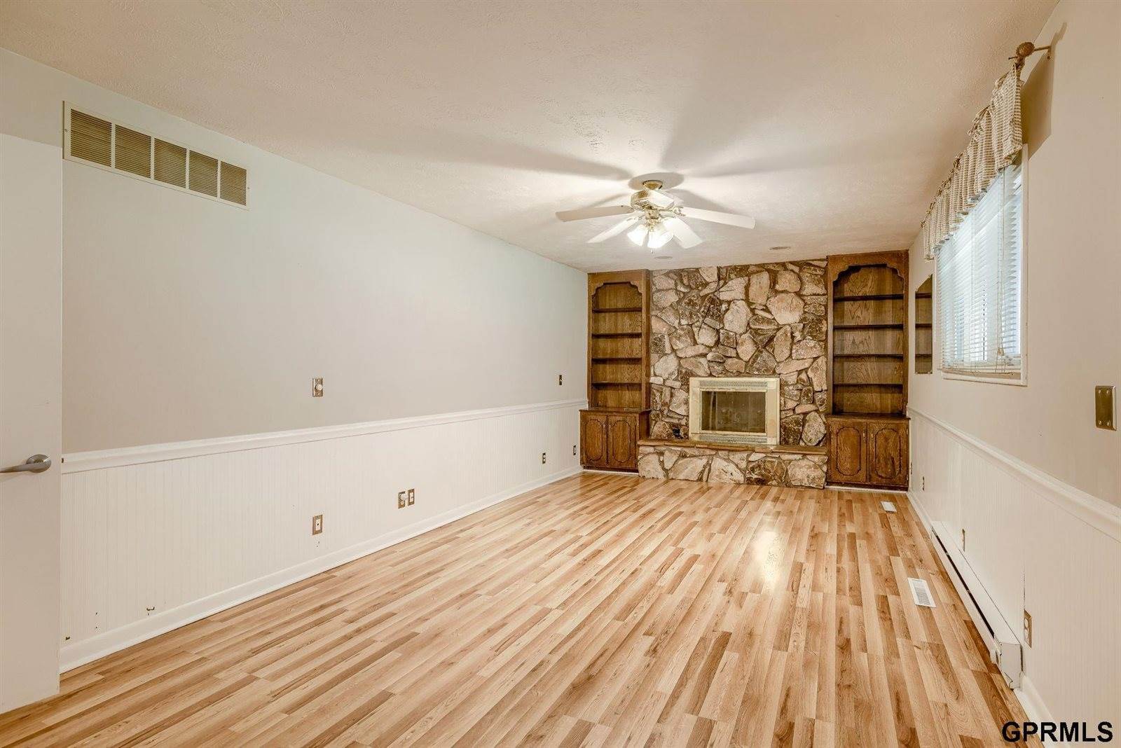 5617 South 93rd Street, Omaha, NE 68127