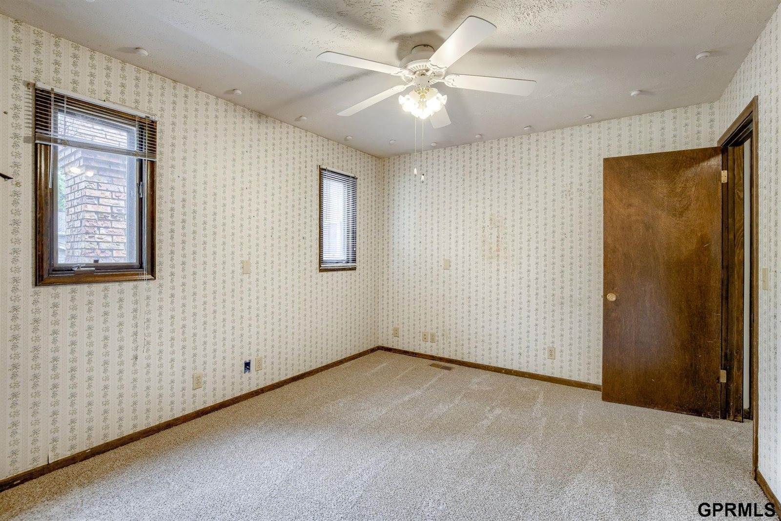 5617 South 93rd Street, Omaha, NE 68127