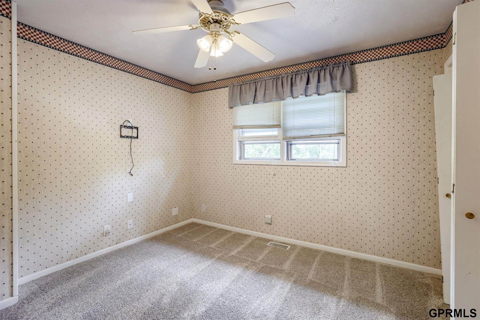 5617 South 93rd Street, Omaha, NE 68127