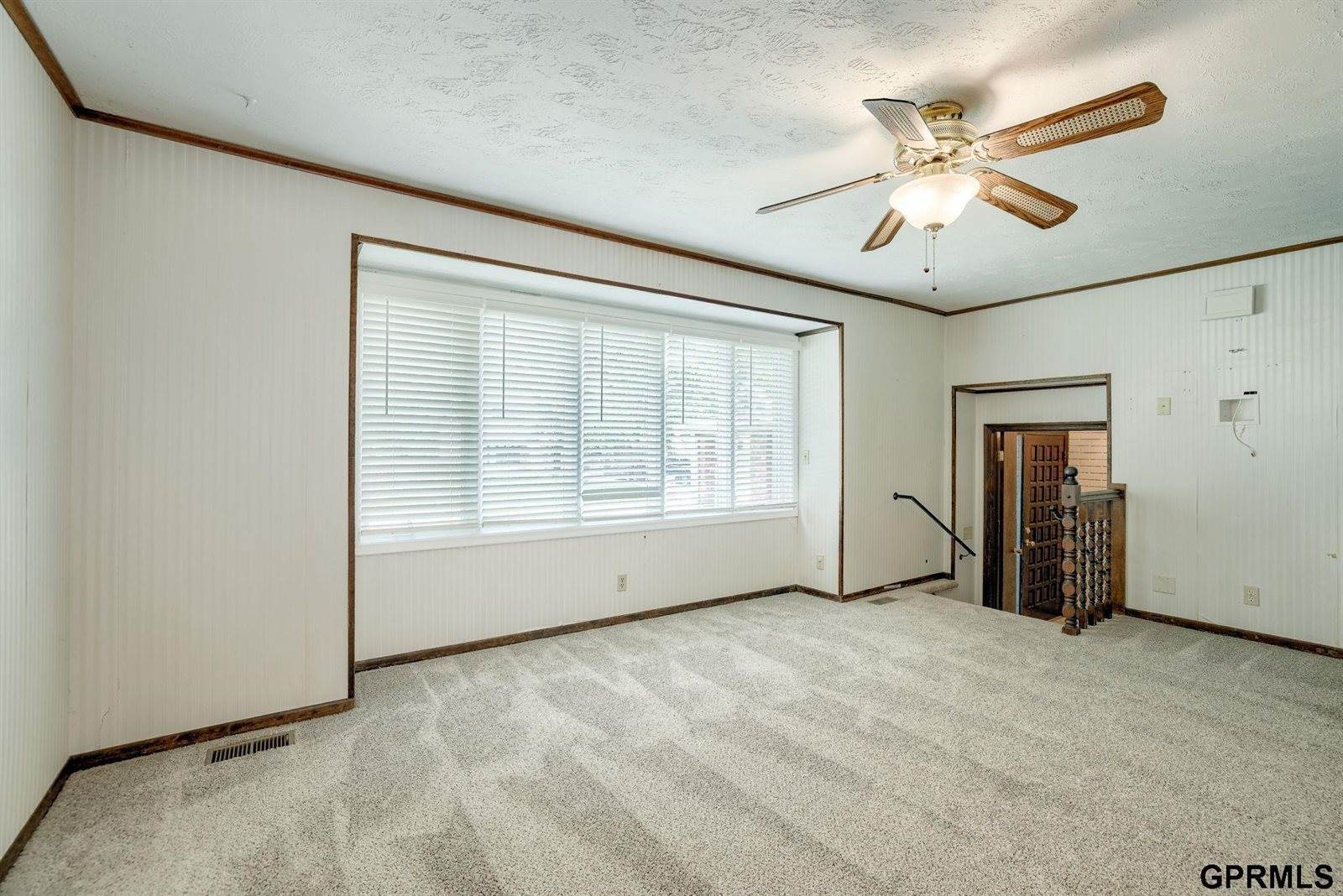 5617 South 93rd Street, Omaha, NE 68127