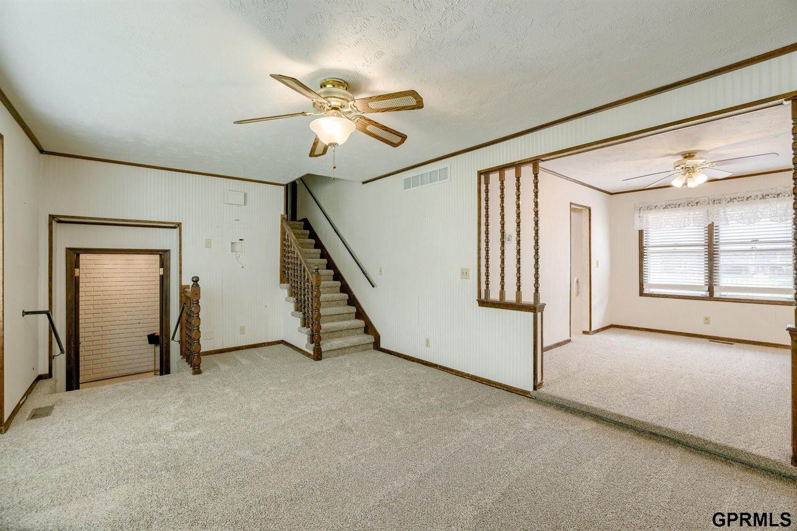 5617 South 93rd Street, Omaha, NE 68127