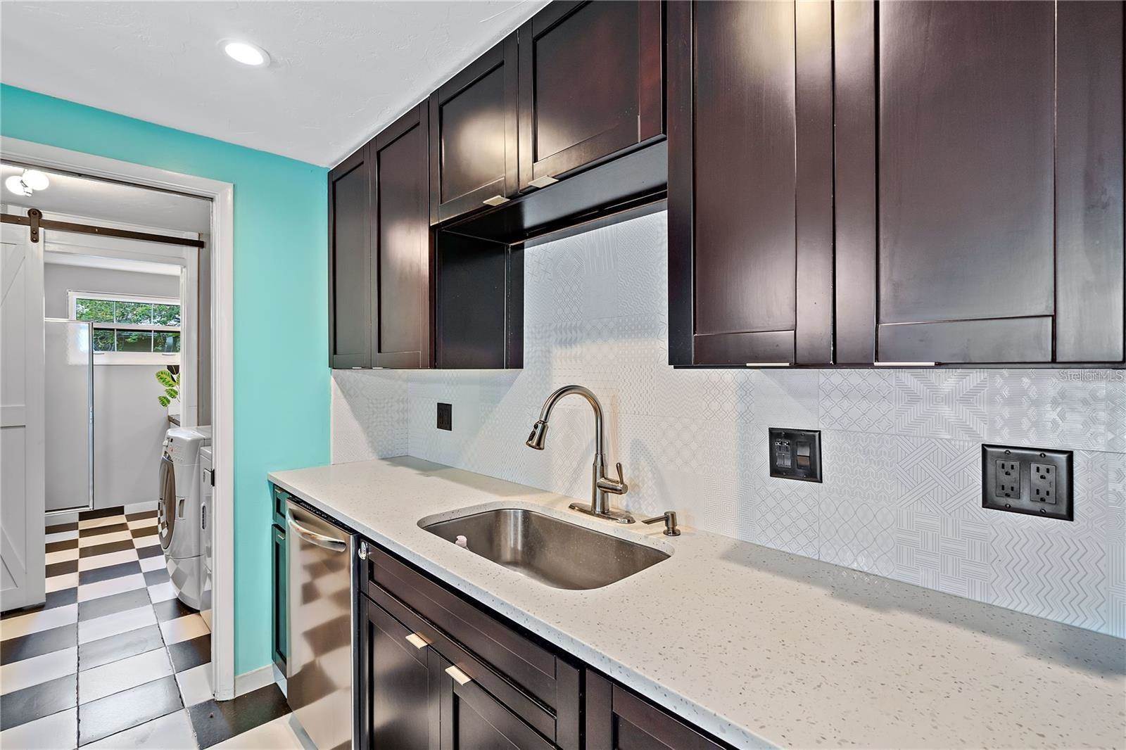 7355 Cass Circle, Sarasota, FL 34231