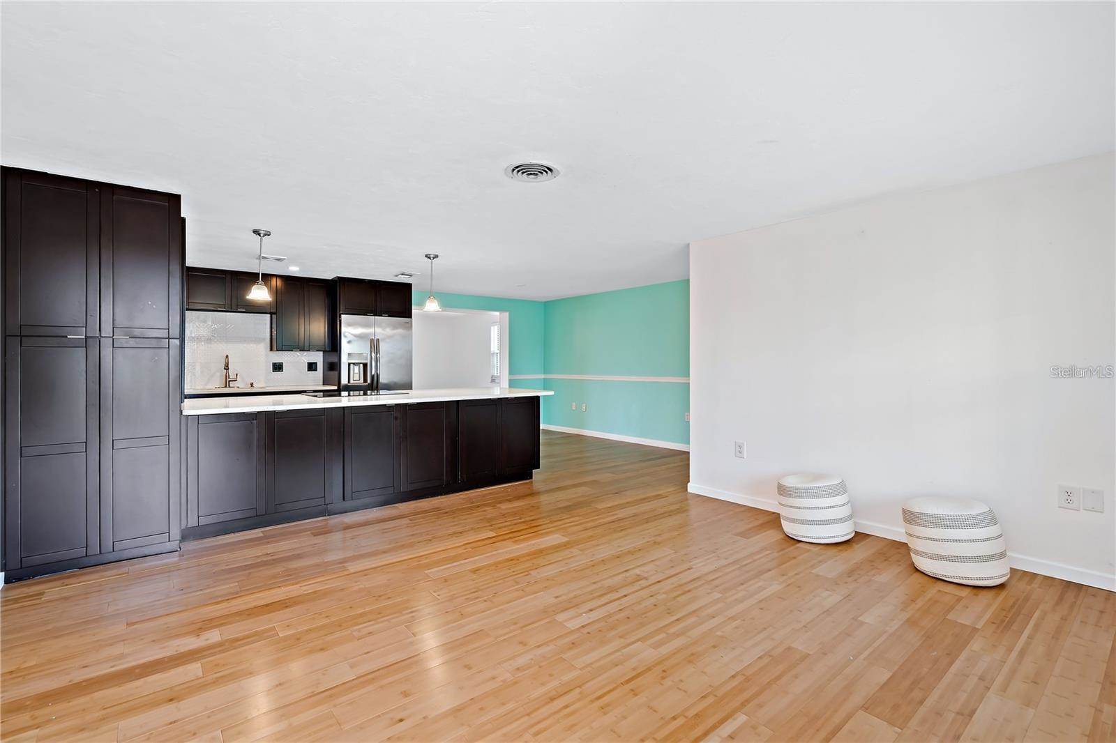 7355 Cass Circle, Sarasota, FL 34231