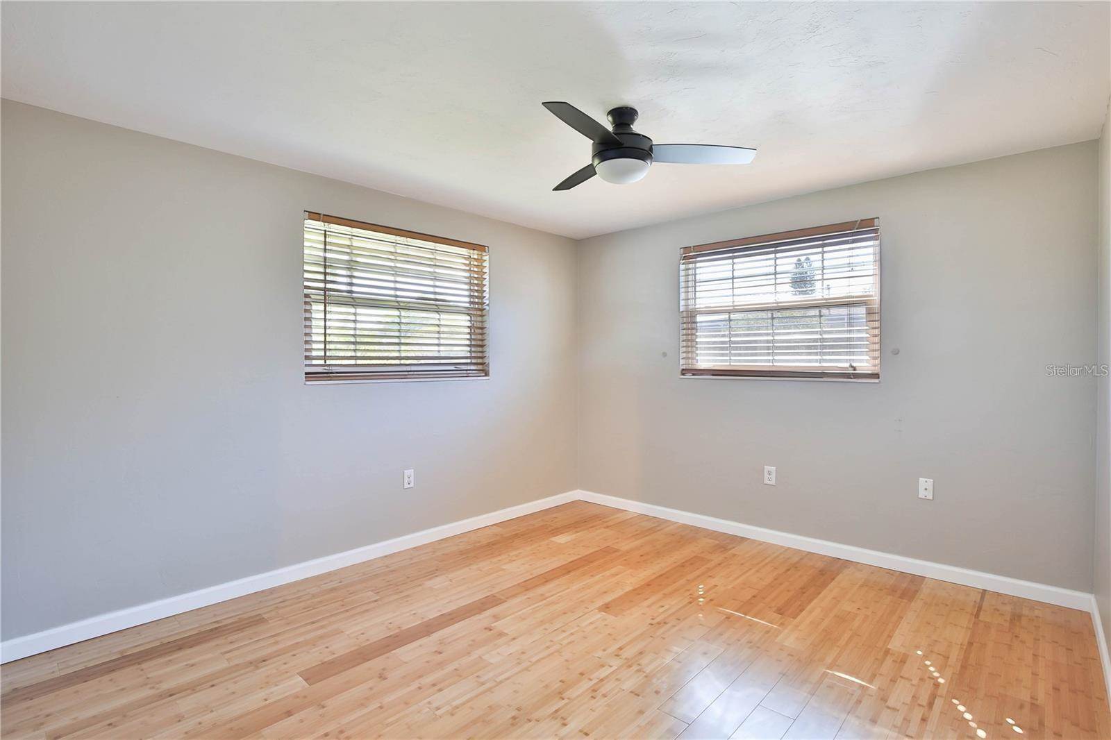 7355 Cass Circle, Sarasota, FL 34231