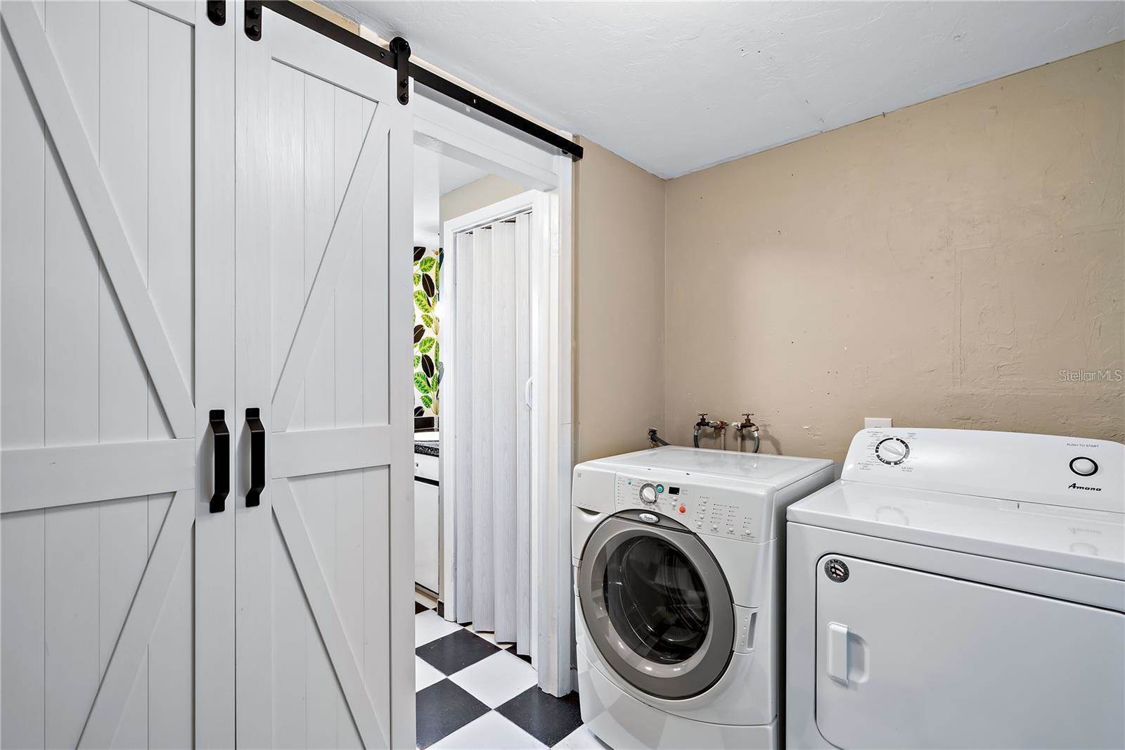 7355 Cass Circle, Sarasota, FL 34231