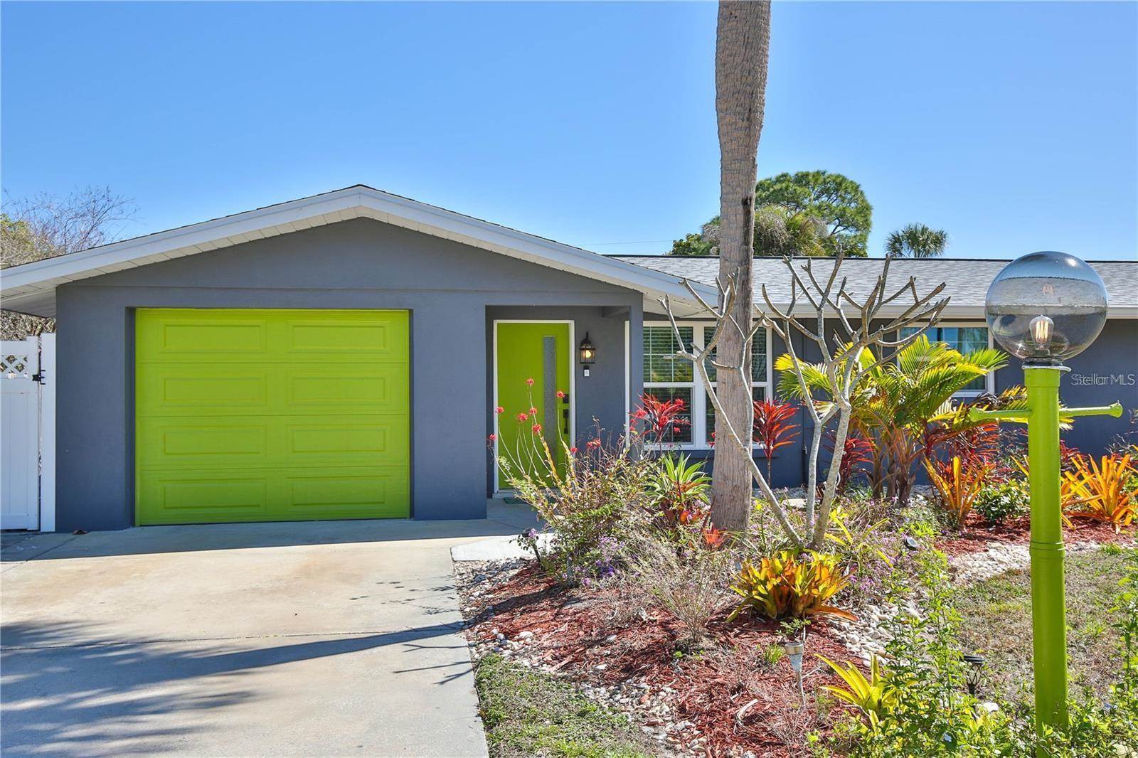 7355 Cass Circle, Sarasota, FL 34231