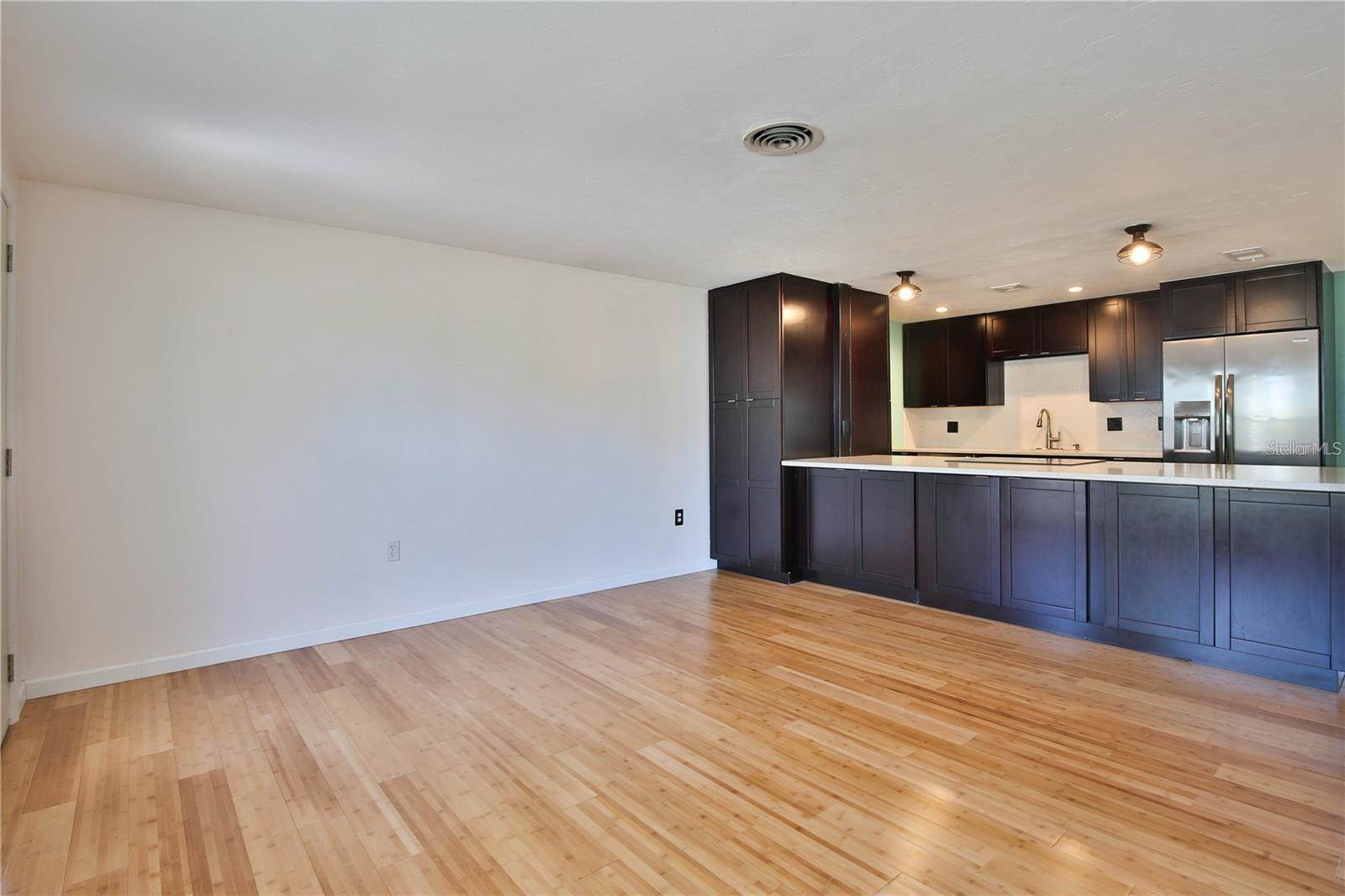 7355 Cass Circle, Sarasota, FL 34231