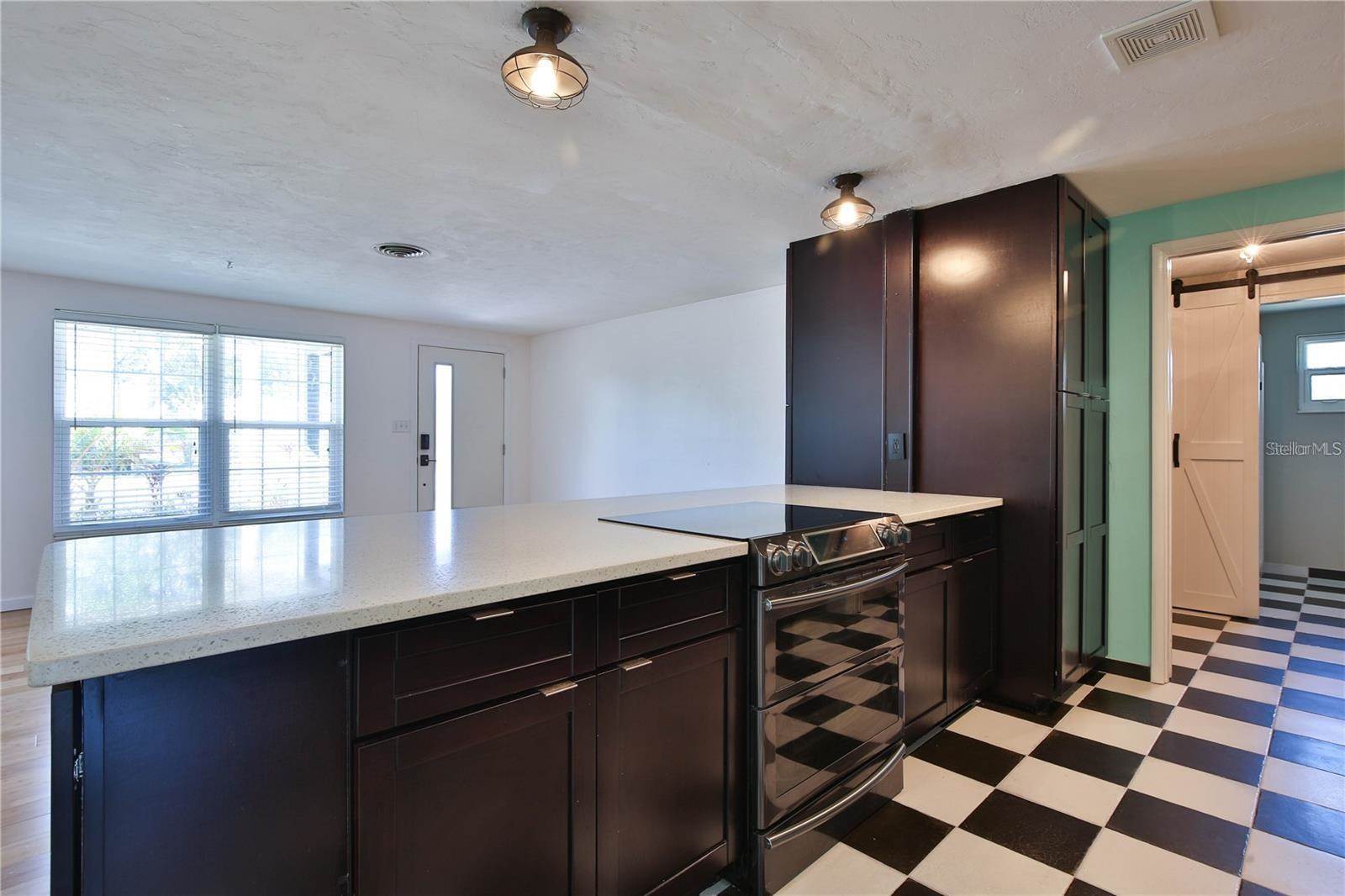 7355 Cass Circle, Sarasota, FL 34231