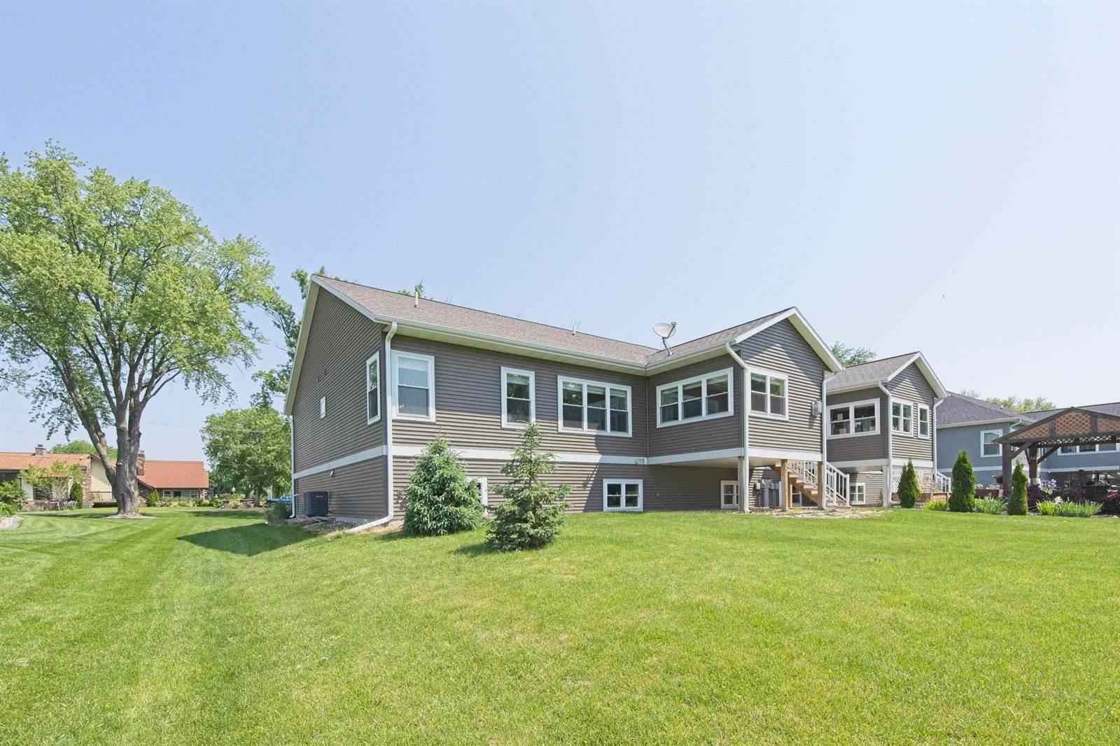 4561 Golf Drive, Windsor, WI 53598