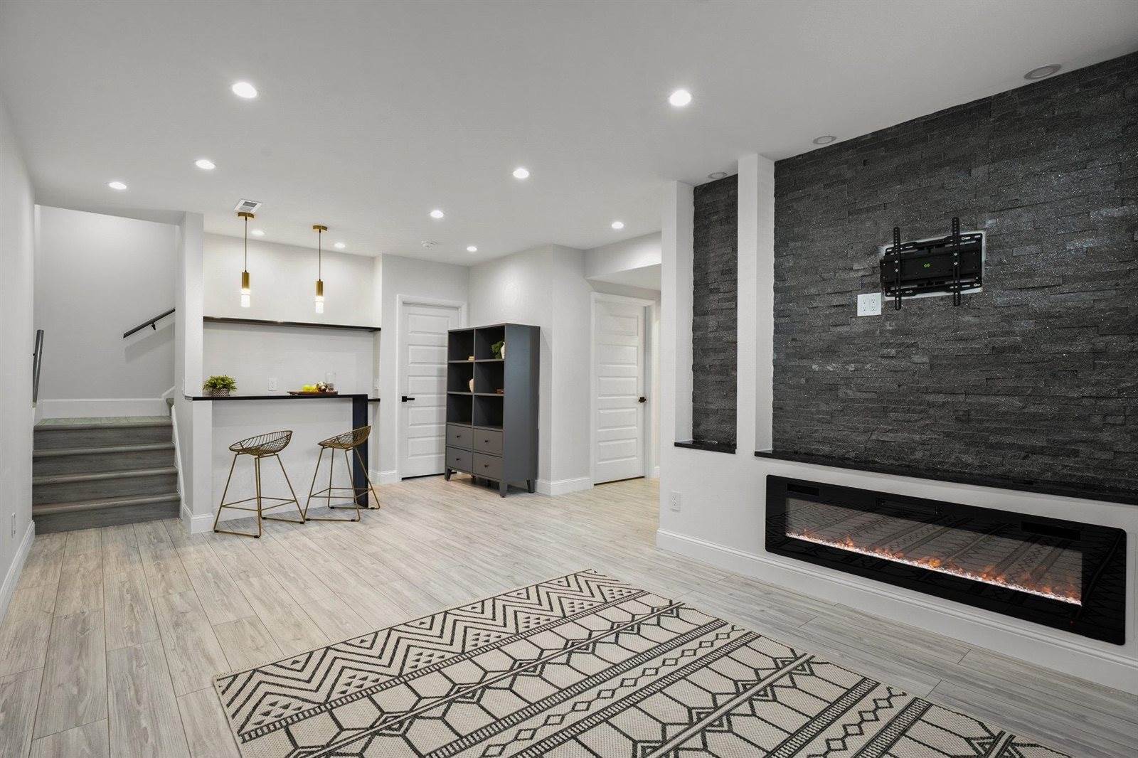 1 Deschamp, Madison, WI 53718