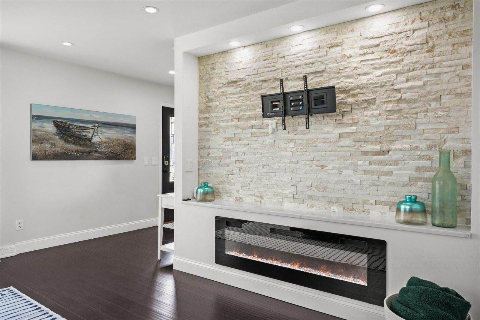 1 Deschamp, Madison, WI 53718