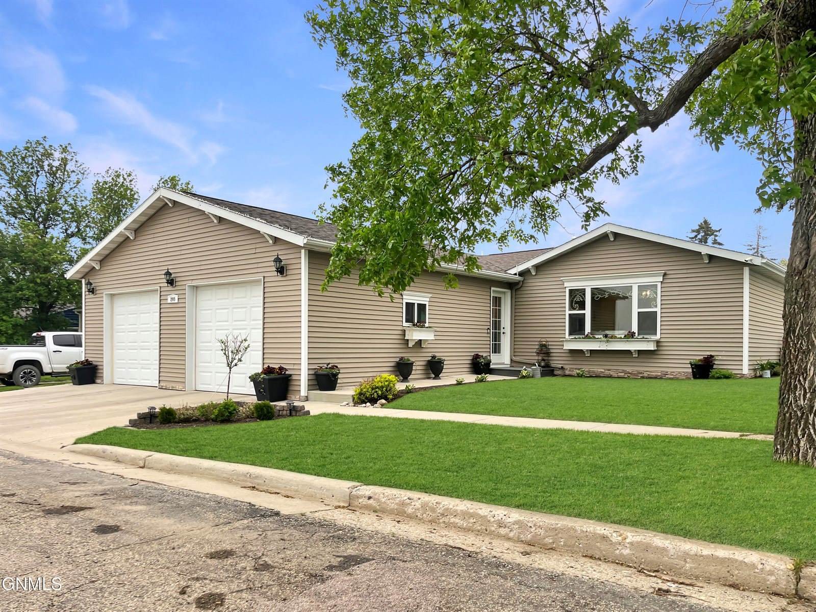 209 S Dakota Street, Tioga, ND 58852