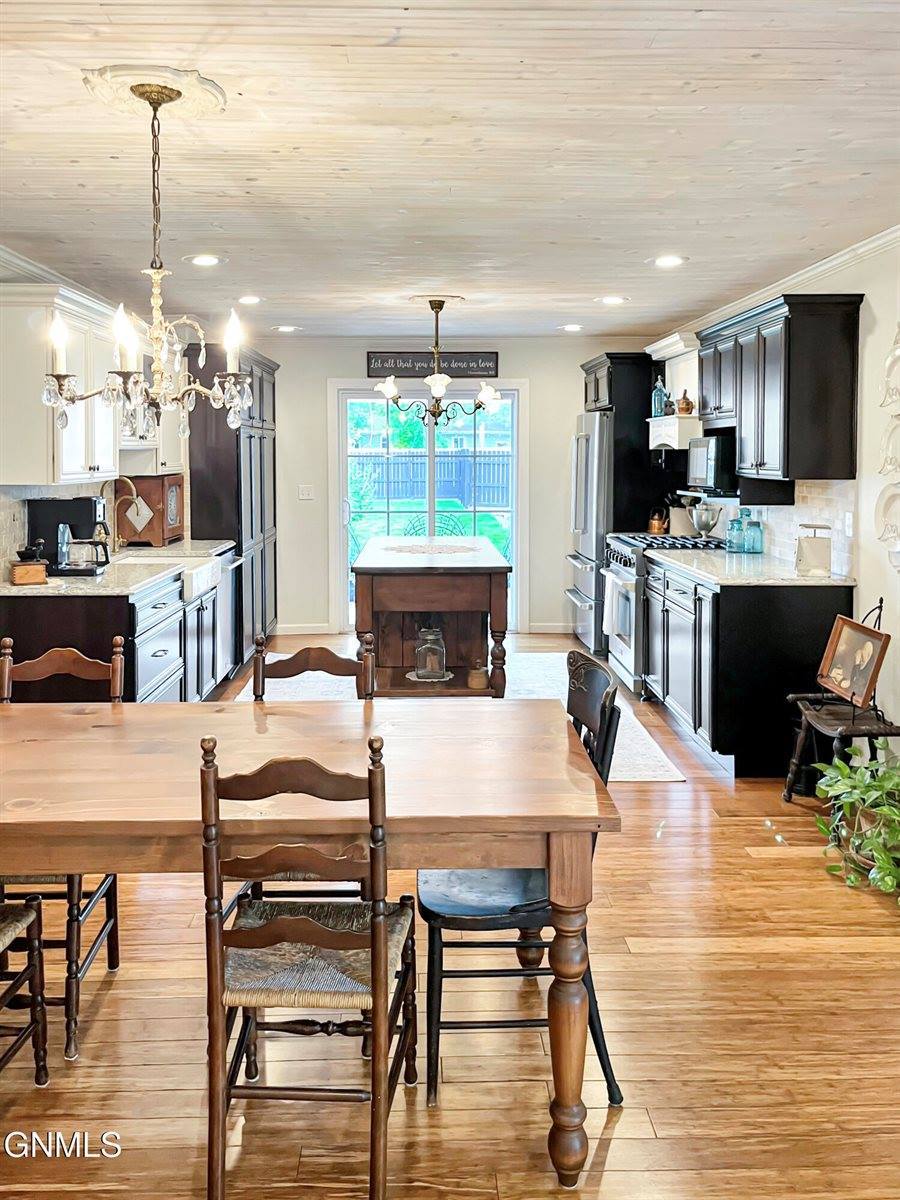 209 S Dakota Street, Tioga, ND 58852