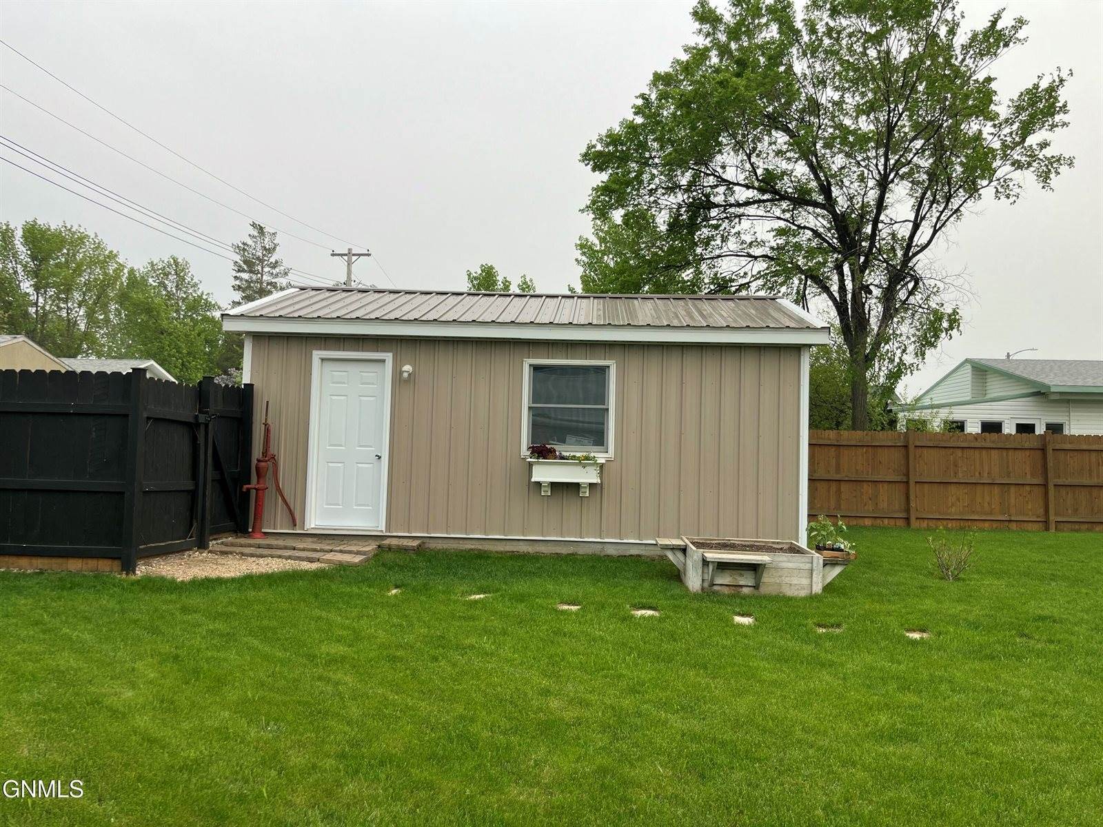209 S Dakota Street, Tioga, ND 58852