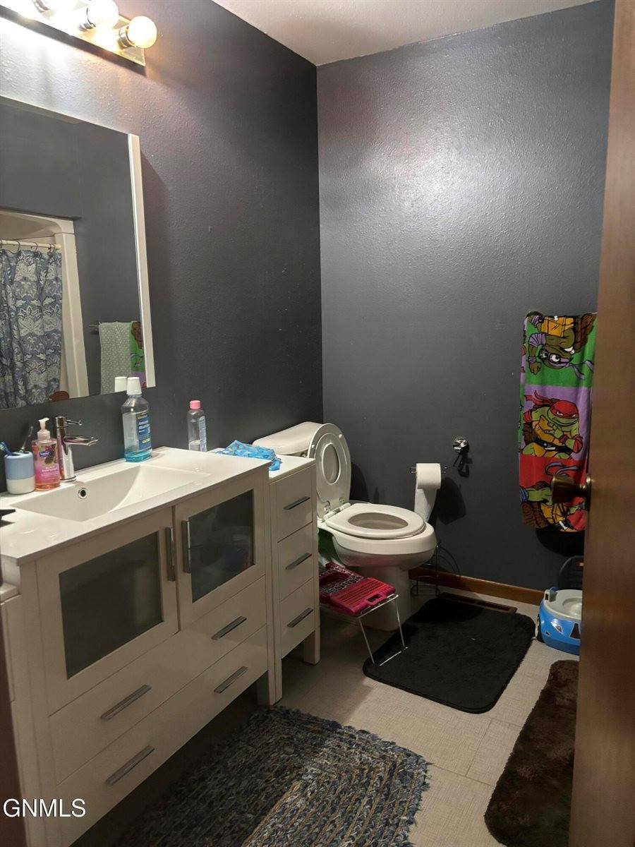 2414 15th Avenue West, Williston, ND 58801